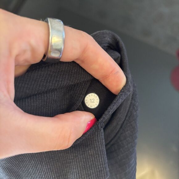 Lululemon Ebb To Street Tank Top Size 12‎ Black Women's - Picture 3 of 3